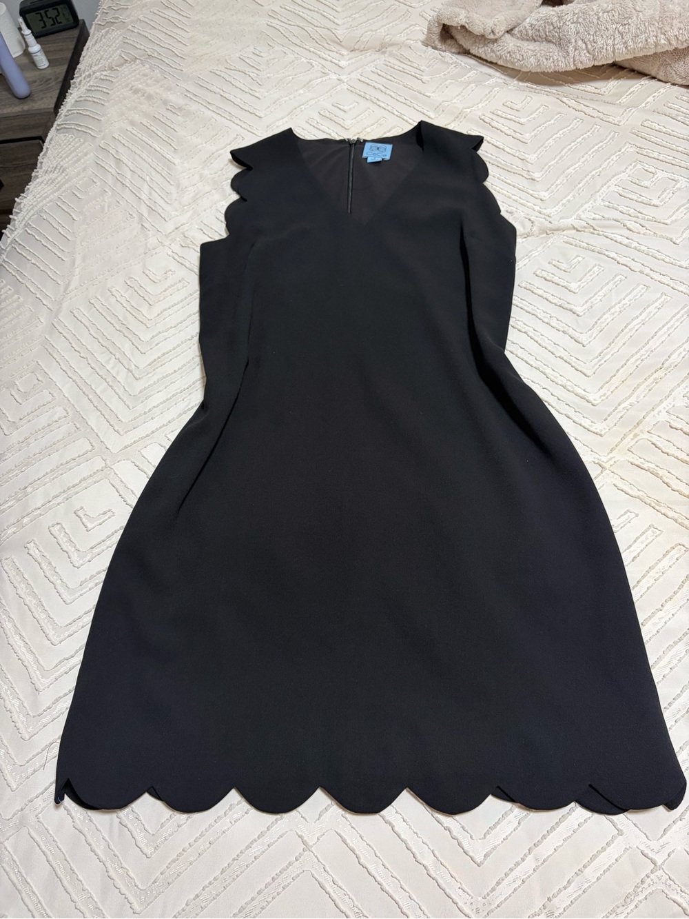 CeCe Black Scalloped Hem Sleeveless Midi Dress